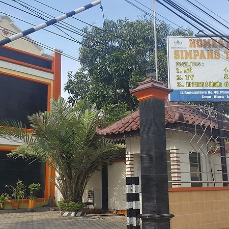 Hotel Simpang Tujuh Cepu Exteriér fotografie