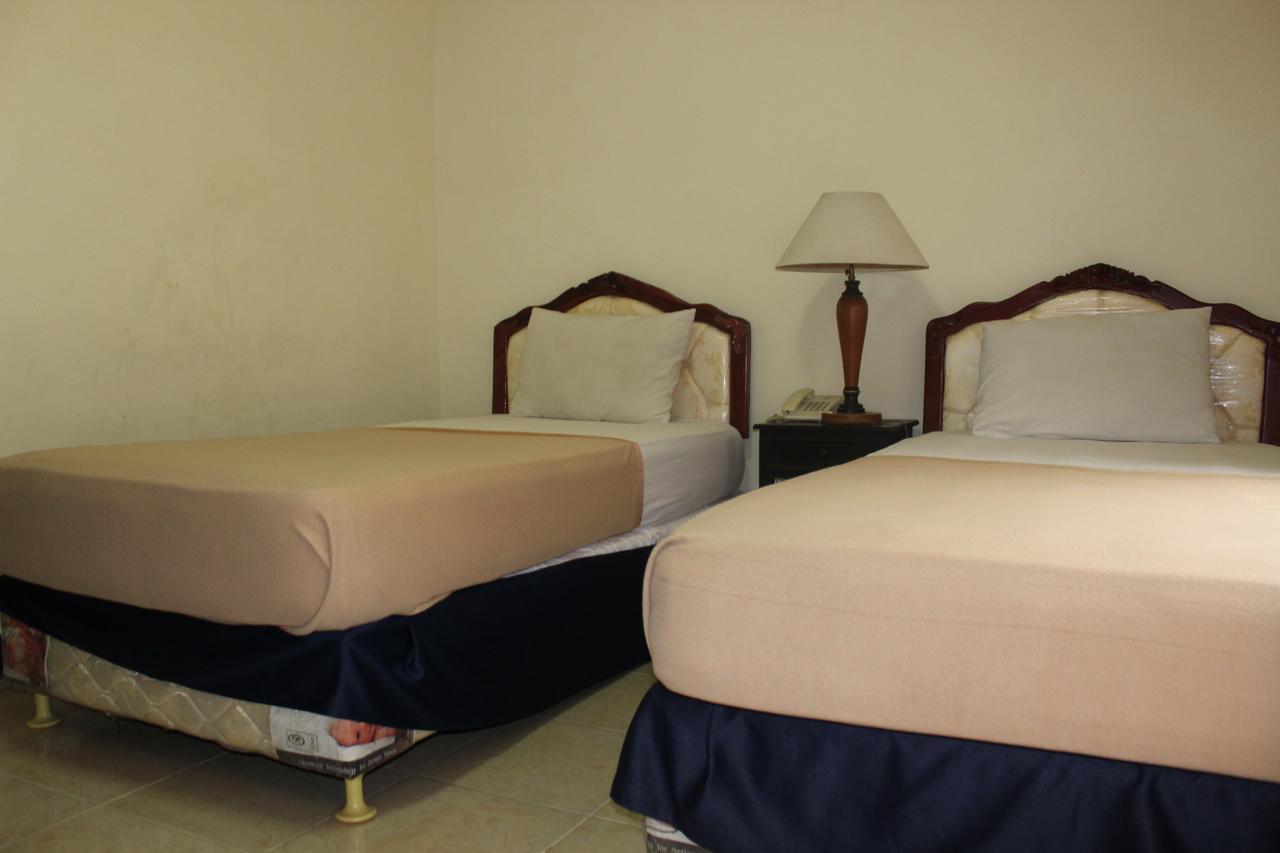 Hotel Simpang Tujuh Cepu Exteriér fotografie