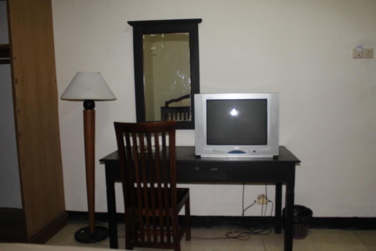 Hotel Simpang Tujuh Cepu Exteriér fotografie