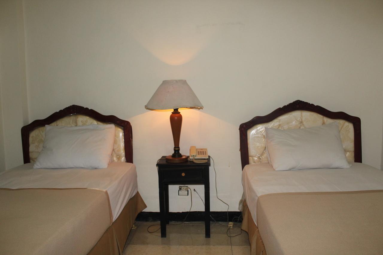 Hotel Simpang Tujuh Cepu Exteriér fotografie