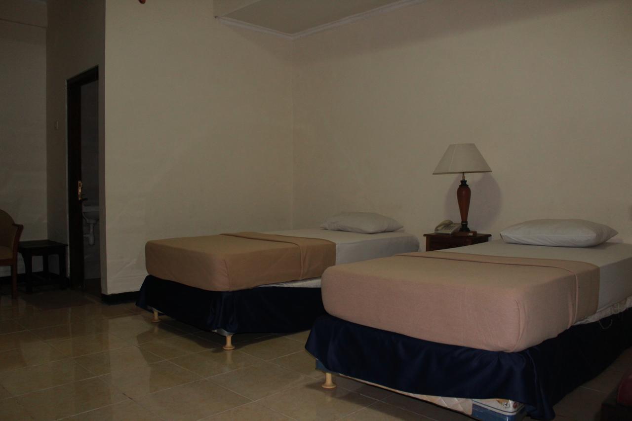Hotel Simpang Tujuh Cepu Exteriér fotografie