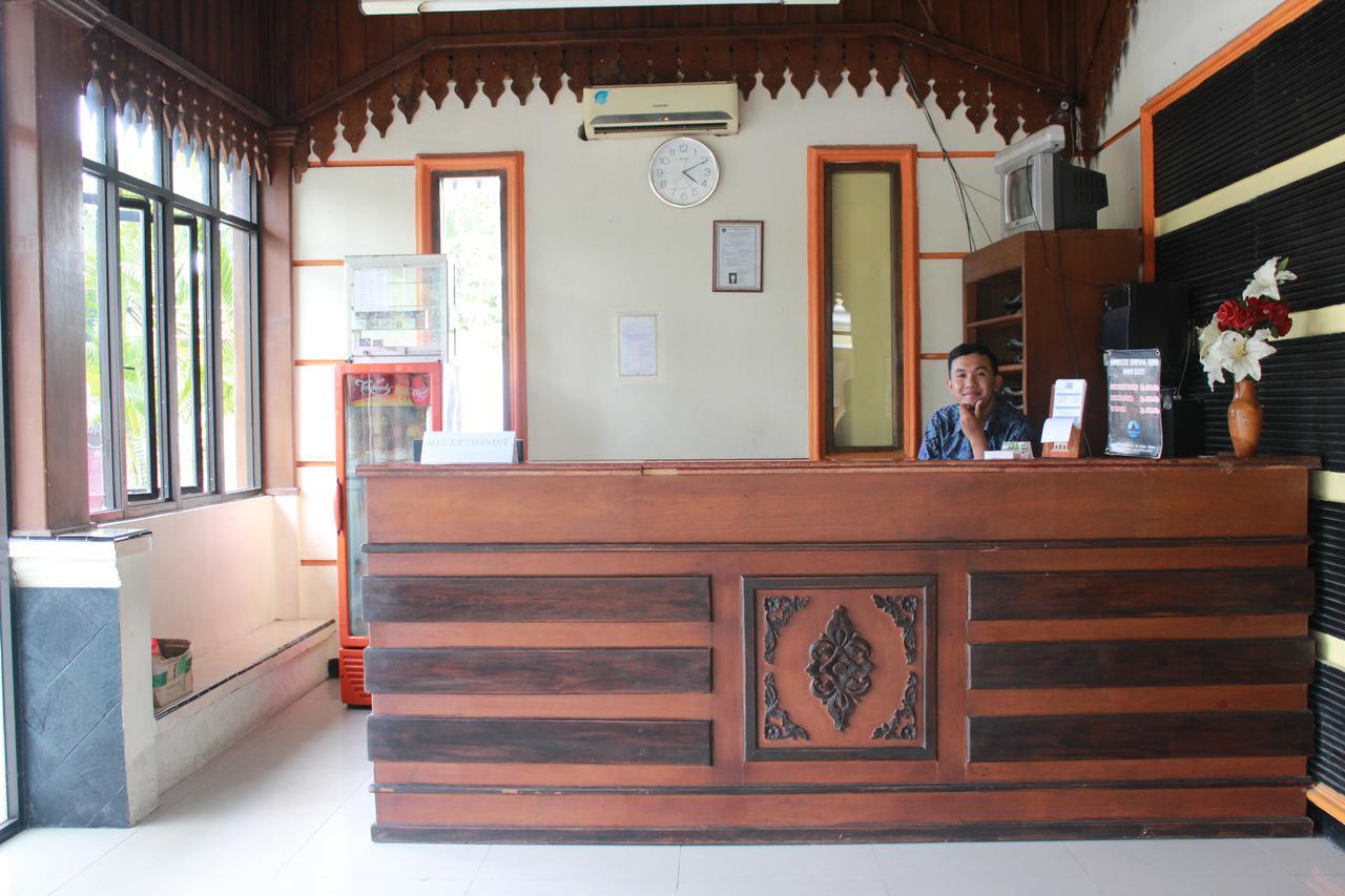 Hotel Simpang Tujuh Cepu Exteriér fotografie