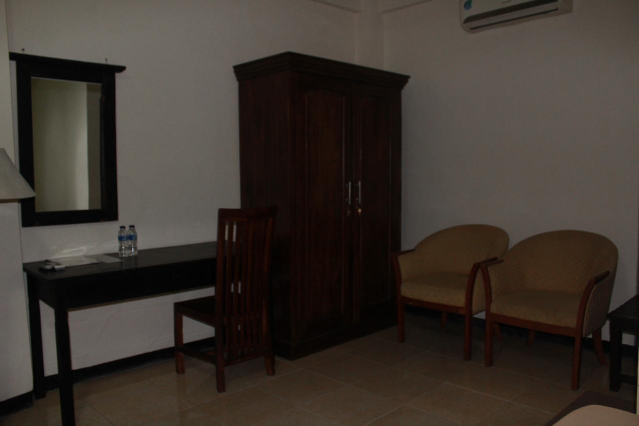 Hotel Simpang Tujuh Cepu Exteriér fotografie