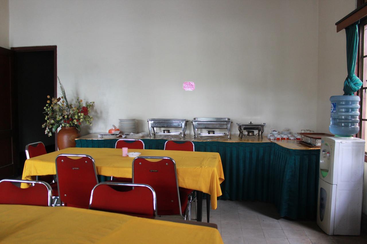 Hotel Simpang Tujuh Cepu Exteriér fotografie