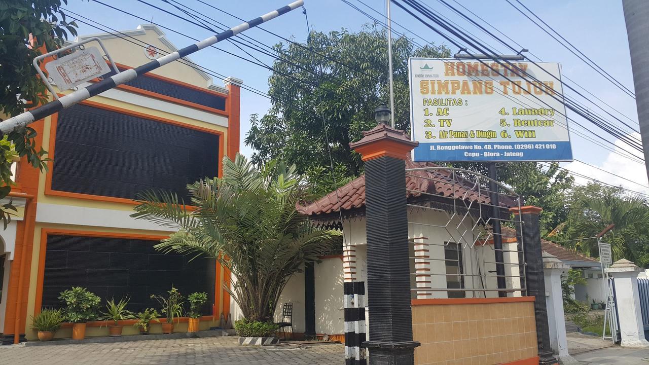 Hotel Simpang Tujuh Cepu Exteriér fotografie