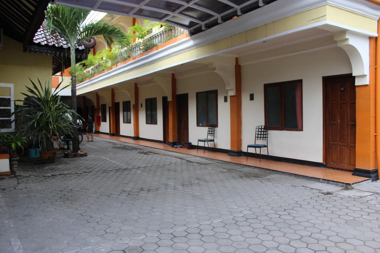 Hotel Simpang Tujuh Cepu Exteriér fotografie