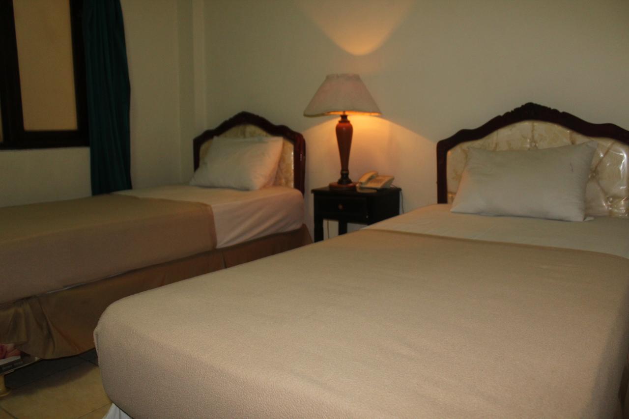 Hotel Simpang Tujuh Cepu Exteriér fotografie