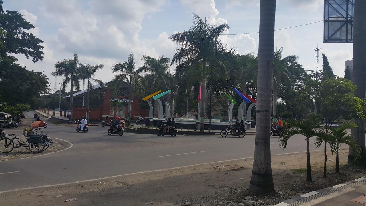 Hotel Simpang Tujuh Cepu Exteriér fotografie